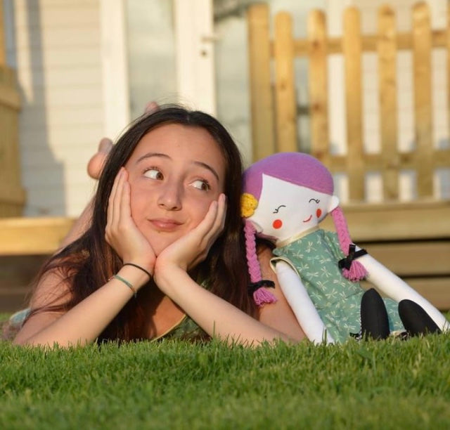 Camila y su muñeca
